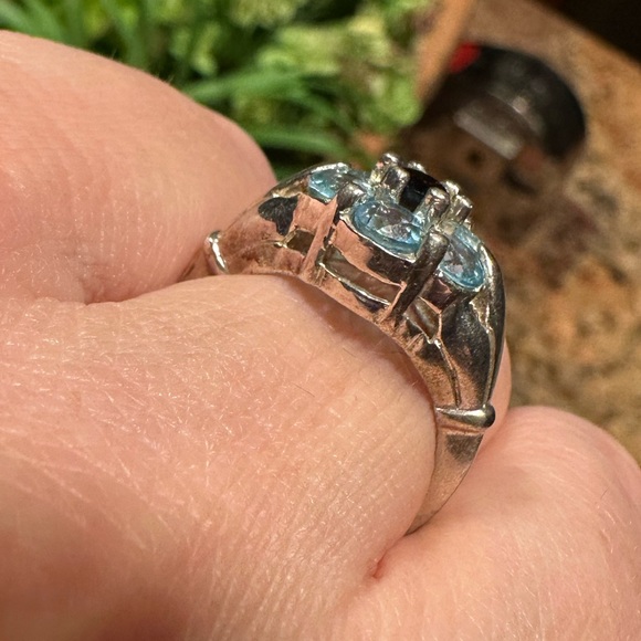 Sterling Silver flower ring - Picture 8 of 17